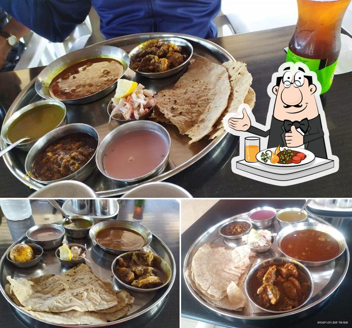 Meals at Nagpuri Mutton Bhakari