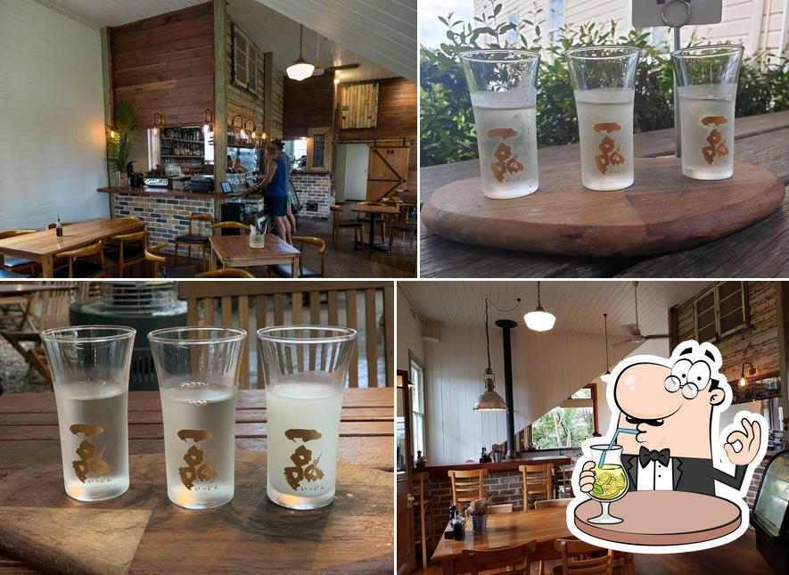 В Bellingen Qudo Cafe and Sake есть напитки, внутреннее оформление и многое другое