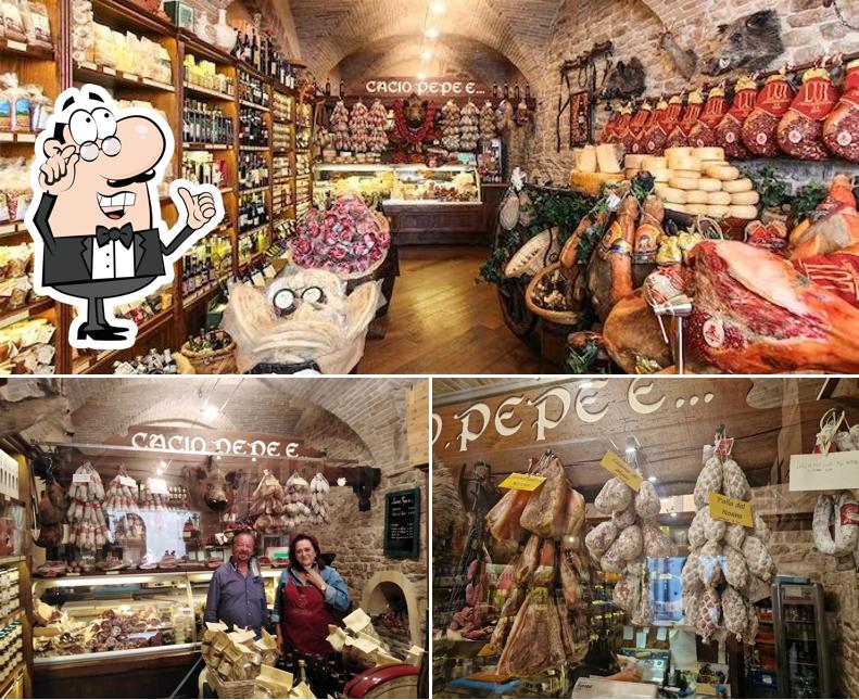 Siediti a un tavolo di Cacio, pepe e... di Gualatrucci Alessandro & C. Snc