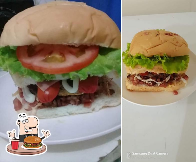 Experimente um hambúrguer no Status lanches vha