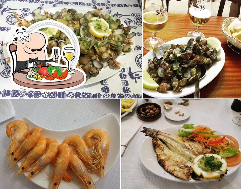Order seafood at Restaurante Mar & Terra