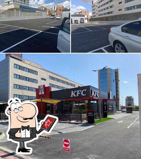 Mira cómo es Restaurante KFC por fuera