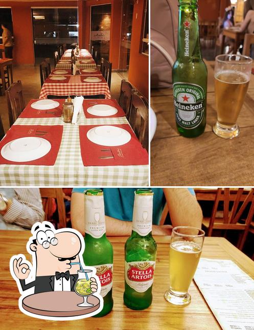 A foto do Pietri Pizzeria Artigianale’s bebida e mesa de jantar