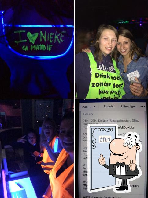 Kings of Neon
