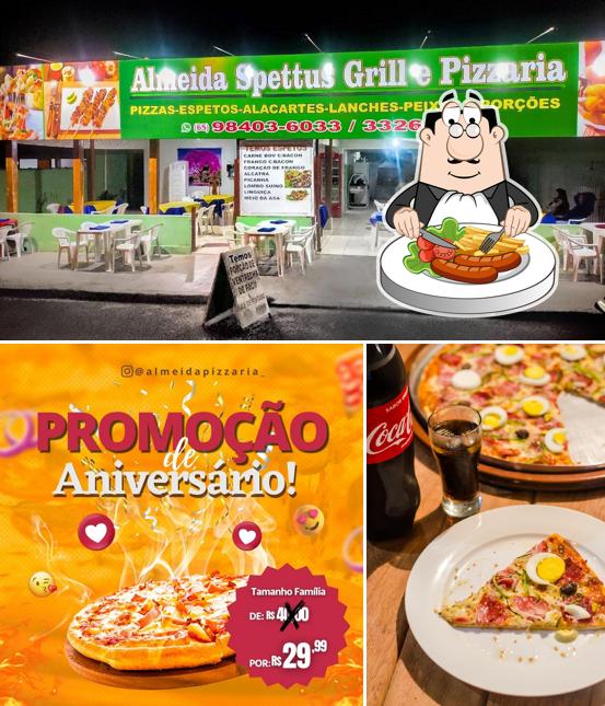 Confira a foto mostrando comida e interior a Almeidas Espetos E Pizzaria