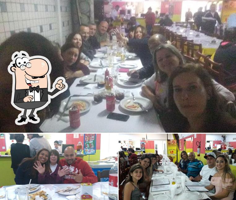 O interior do Pizzaria La Family