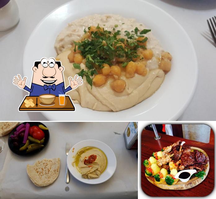 Jetez un coup d’oeil à l’image affichant la nourriture et table à manger concernant Abu Sohil Hummus