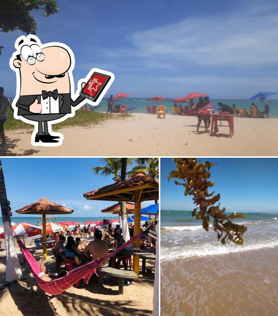 Você pode espairecer no exterior Ravi Praiano Beach Bar