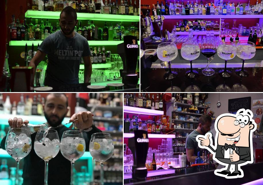 Bar loca people