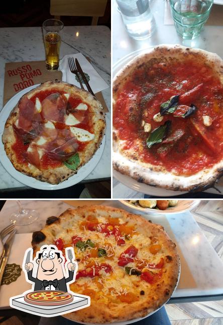 Order pizza at Rossopomodoro Venezia Stazione