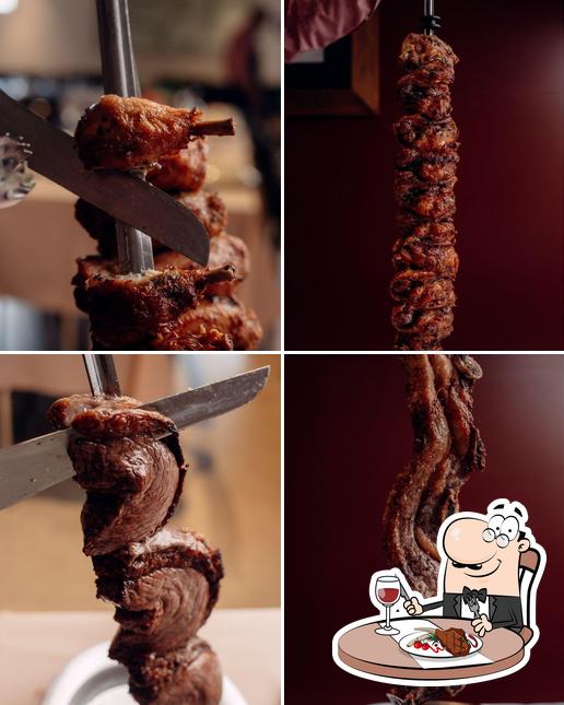 Experimente refeições de carne no Restaurante Imperador
