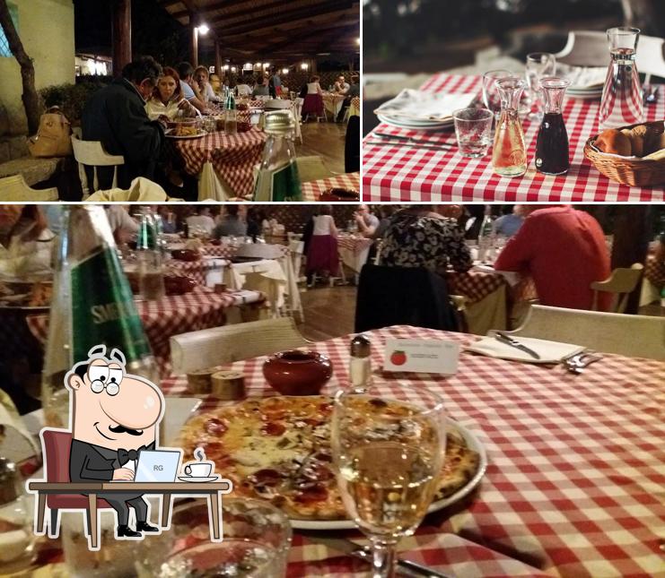 Gli interni di il pomodoro restaurant