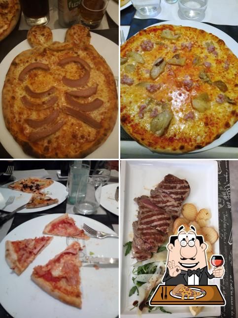 Pick pizza at Pizzeria Ristorante La Paninoteca