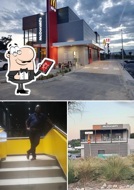 L'extérieur de McDonald's Riversands