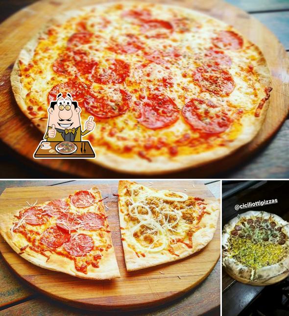 No Ciciliotti Pizzas e Esfiha's, você pode provar pizza