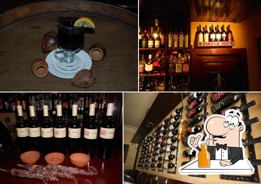 Disfrutra de tu bebida favorita en Wine Bar Sancho