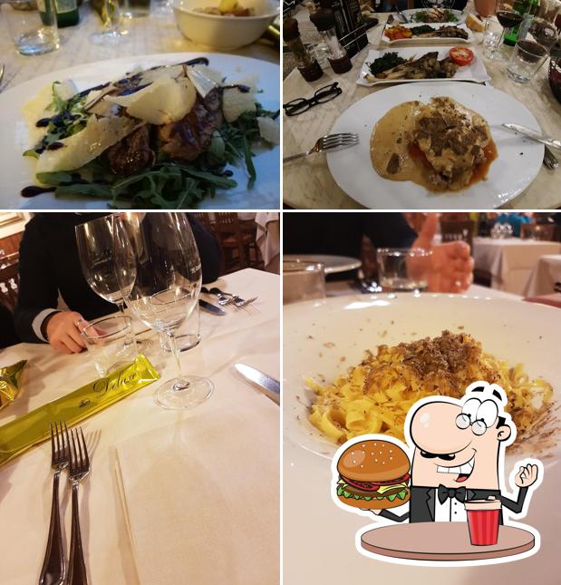 Ordina un hamburger a Trattoria Al Commercio