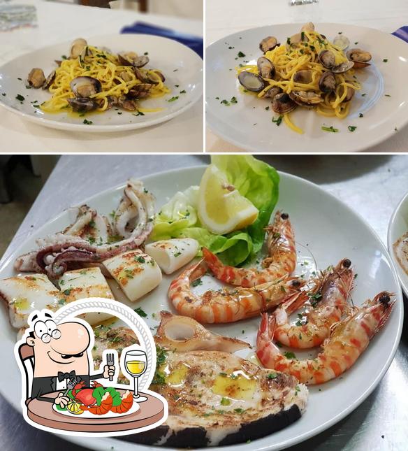 Get seafood at El Cobar