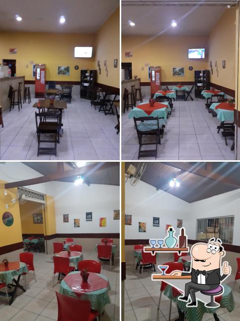 O interior do Branca Lion Pizzaria & Hambúrgueria