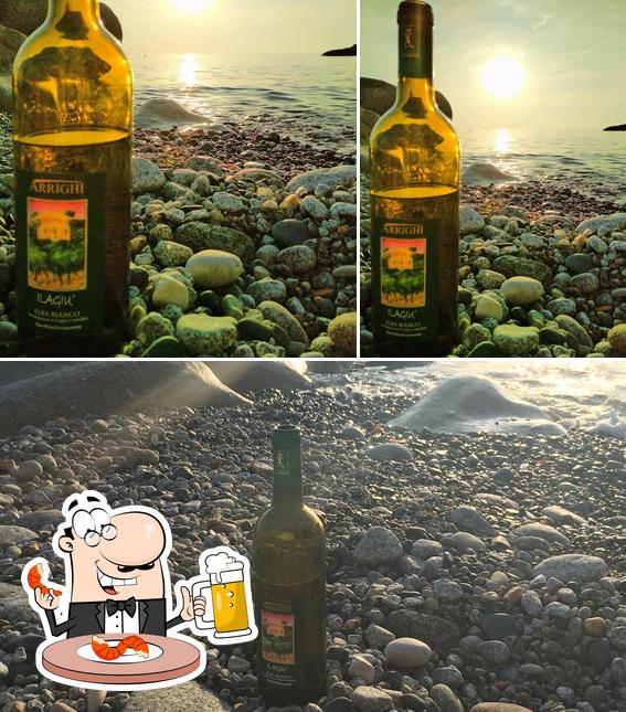 Puoi ordinare un rinfrescante bicchiere di birra chiara o scura