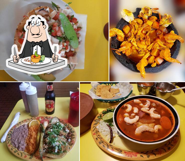 Еда в "Los Compadres Mexican Restaurant"