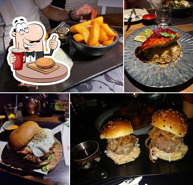 Holt einen Burger bei Wagyu Bar & Kitchen