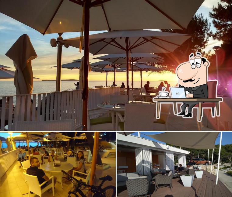 Siediti a un tavolo di Borik Beach Restaurant