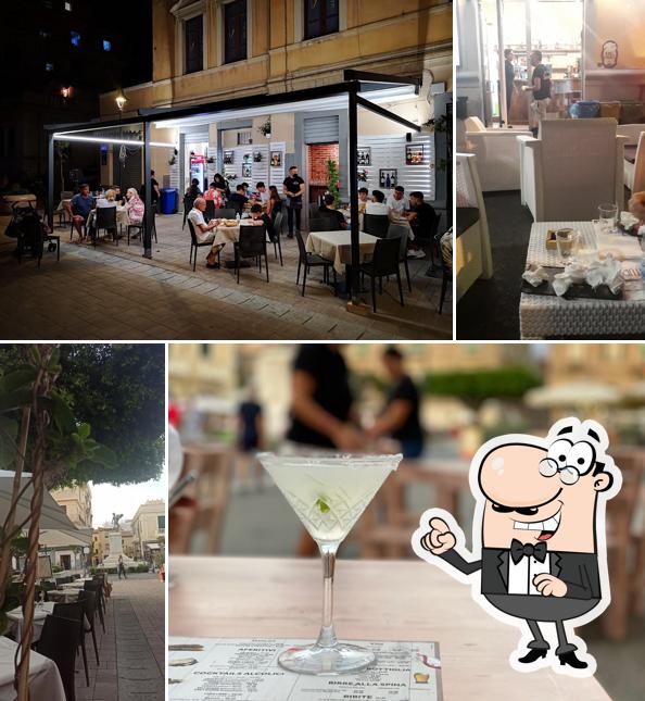 Siediti a un tavolo di Little Italy