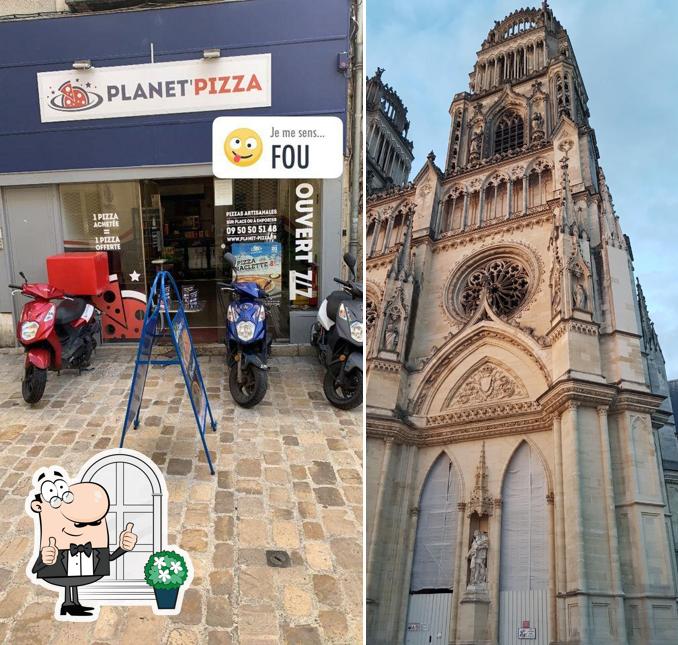 L'extérieur de Planet Pizza - Orléans