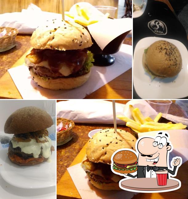 Peça um hambúrguer no Arda Burger