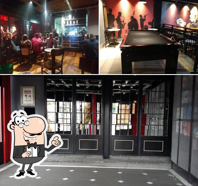 O interior do Rock Bar Pub