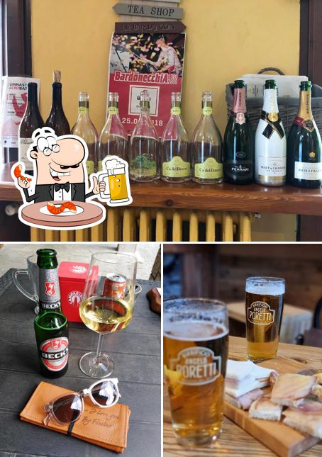 Puoi ordinare un rinfrescante bicchiere di birra chiara o scura