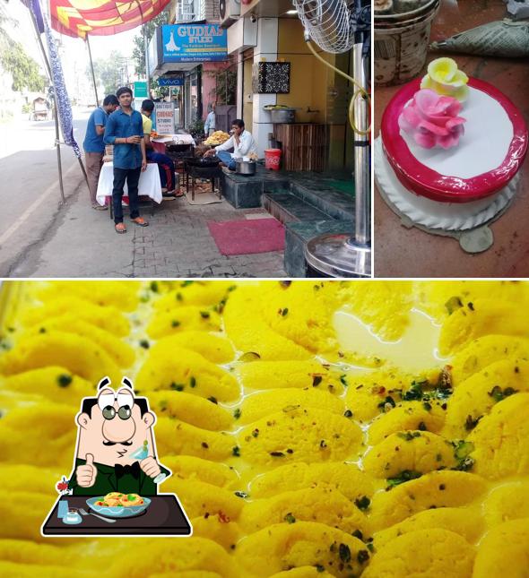 Food at Bikaner Mishthan Bhandar