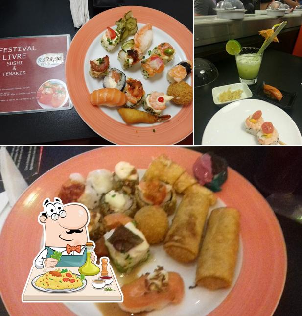 A imagem da comida e mesa de jantar a Takeyama