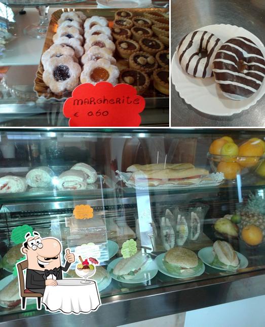 Bar Centro Studi serve un'ampia selezione di dessert