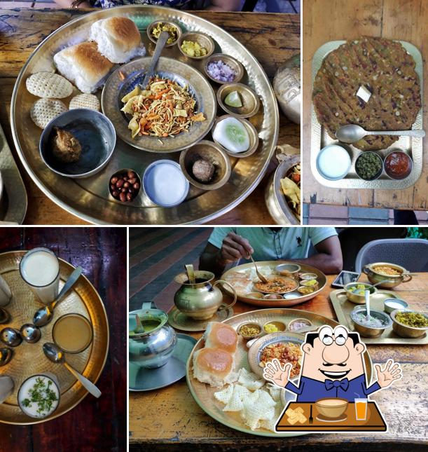Food at Shrimant Misal Aani Barech Kahi, Abhimaanshri