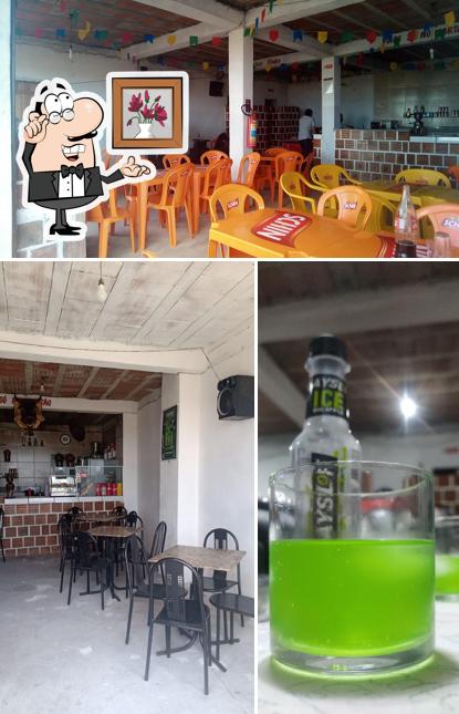 Entre diversos coisas, interior e álcool podem ser encontrados no Bar Recanto do Vaqueiro