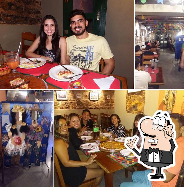 O interior do Pizzaria Porão Itália