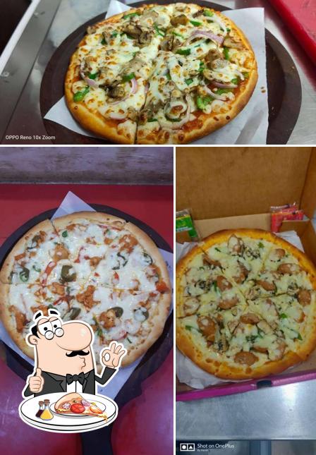 Order pizza at PizzAah! District