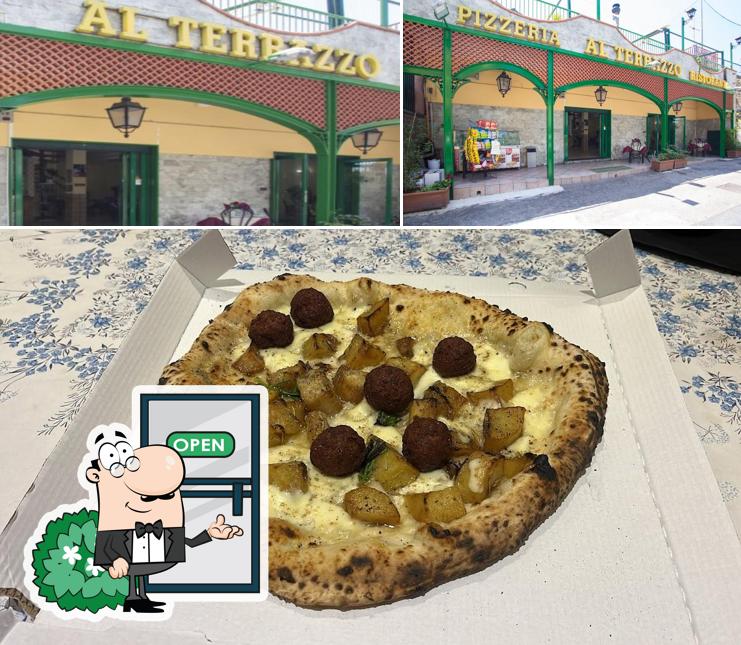 La immagine della esterno e cibo di Pizzeria Ristorante Al Terrazzo - Dal 1953