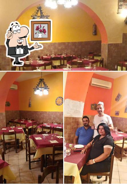 Siediti a un tavolo di Trattoria Pizzeria la Grotta