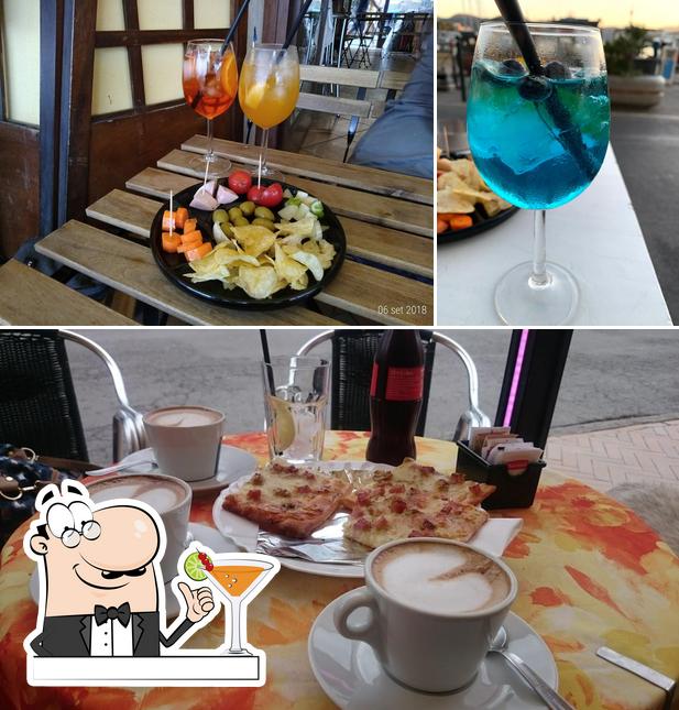 Entre los distintos productos que hay en Happy Hour Di Pietro Domenico C Sas también tienes bebida y pizza