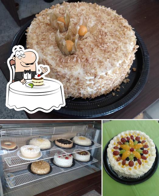 Confeitaria e Padaria da Vó Irene oferece uma escolha de pratos doces