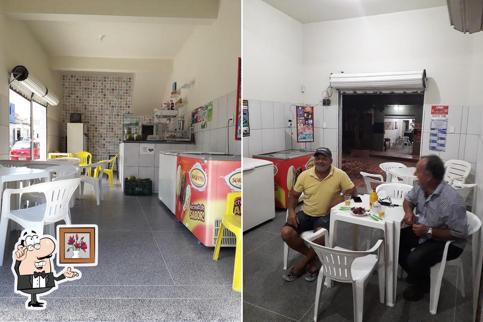 Veja imagens do interior do Esquina do Lanche