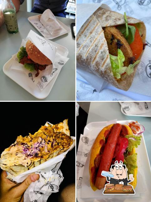 Закажите бутерброды в "Krowarzywa Vegan Burger"