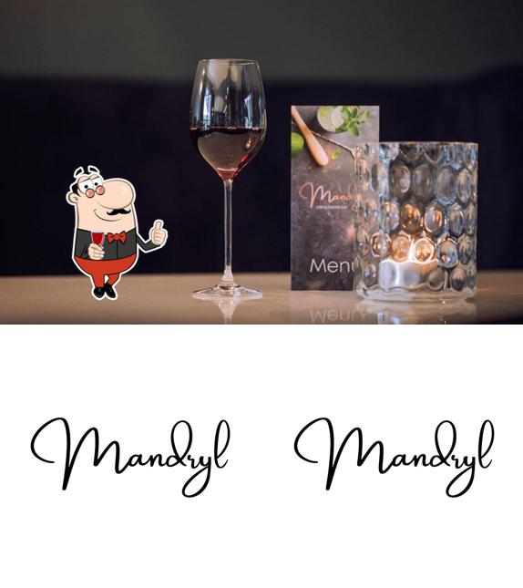Приятно насладиться бокалом вина в "Mandryl Bar"