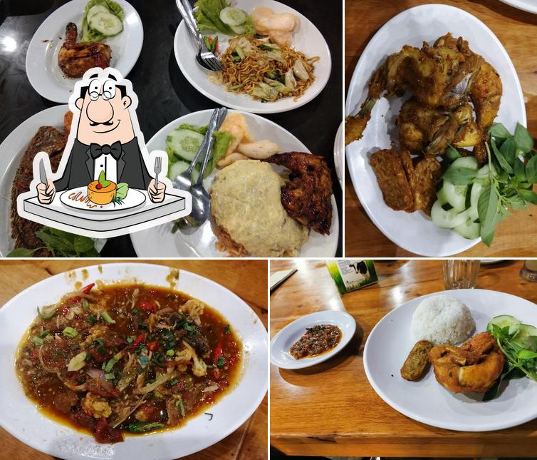 Ayam Penyet Cindelaras Berastagi restaurant, Tambak Lau Mulgap I ...