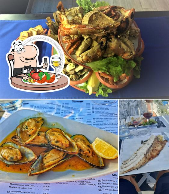 Отведайте блюда с морепродуктами в "Luca’s Rooftop Restaurant"
