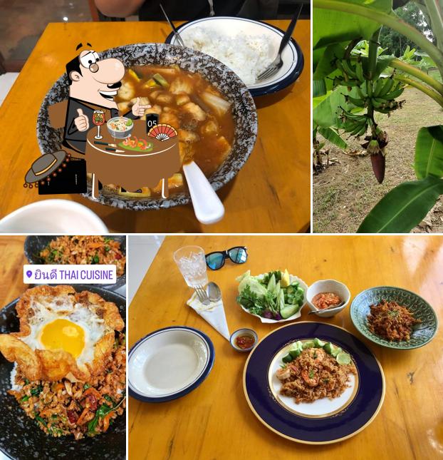 Еда в "ยินดี thai cuisine"