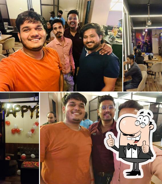 See this picture of Online 7 Cafe